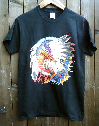 アメリカインディアン柄のTシャツ